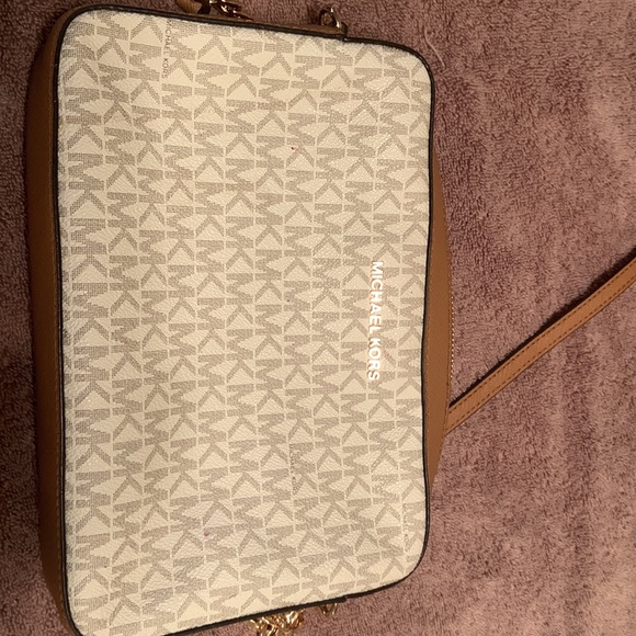 Michael Kors Crossbody - Picture 8 of 8